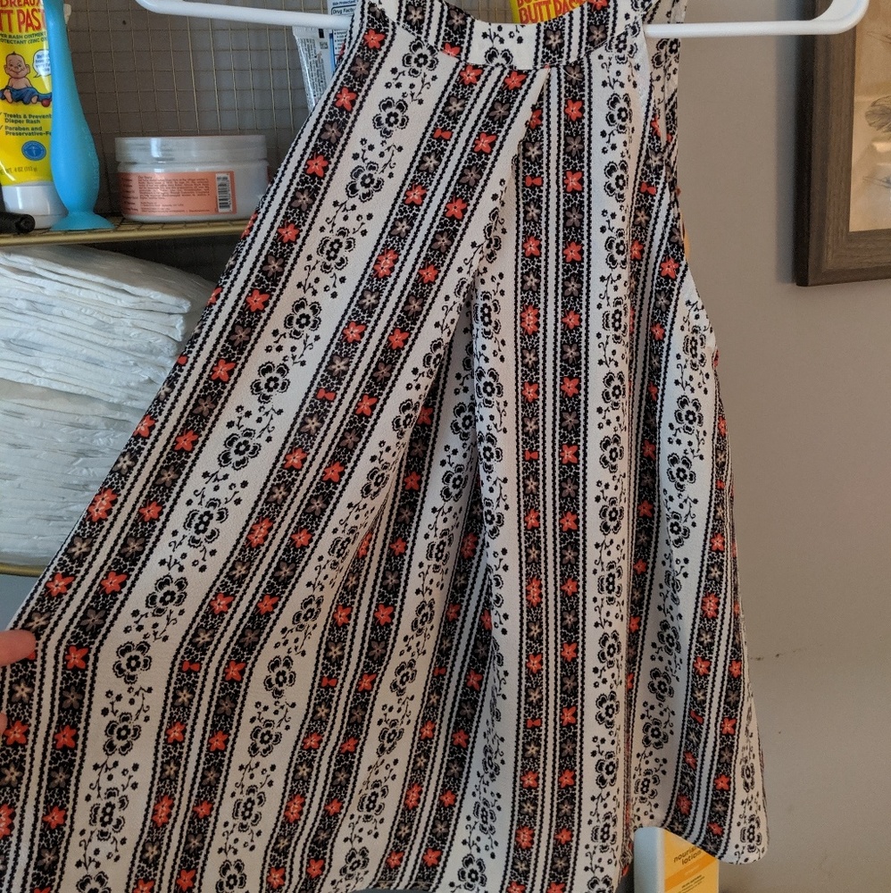 High neck flowy tank - Picture 2 of 2